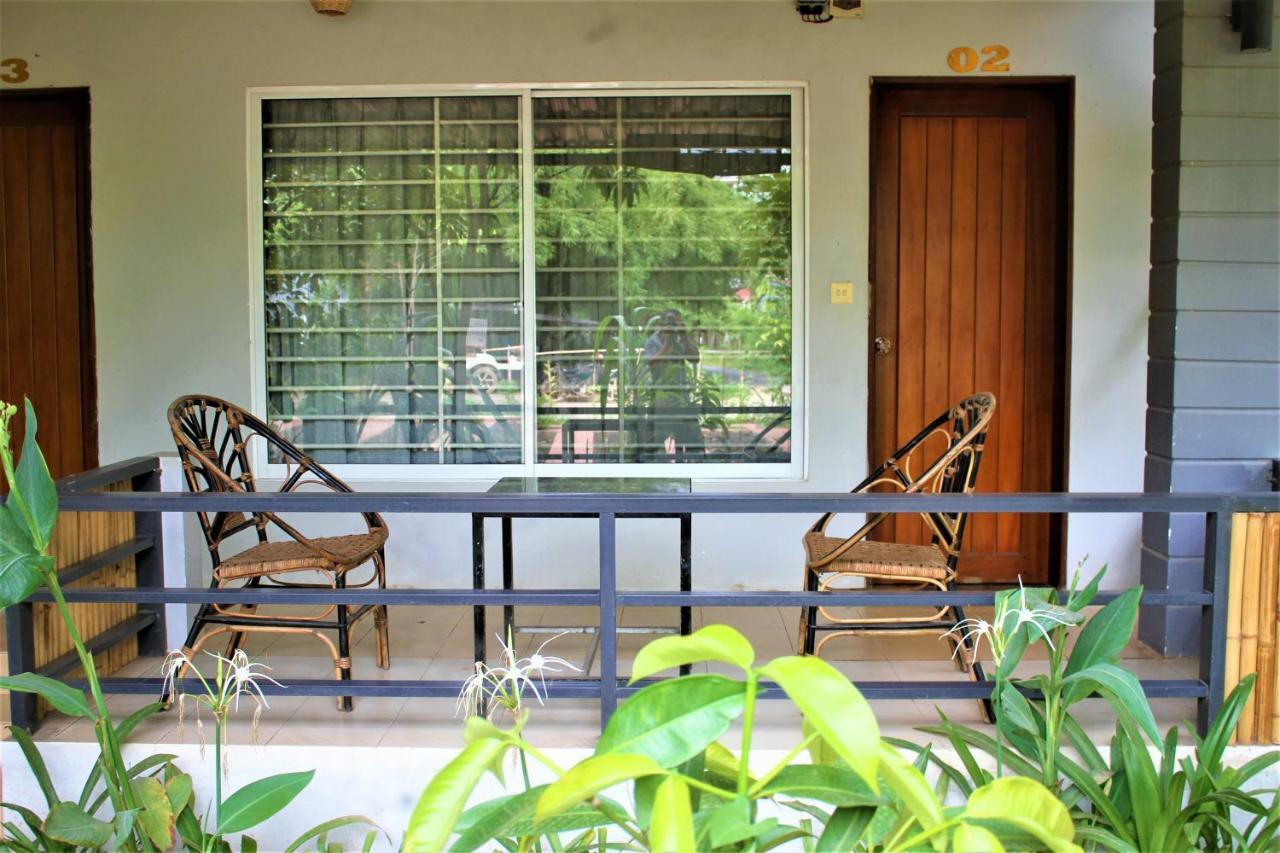 My Parents Guesthouse Kampot Exteriör bild